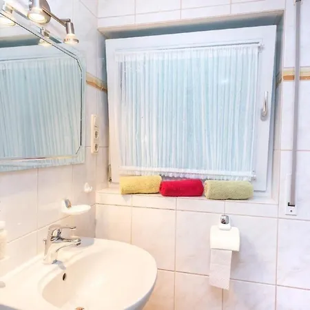 Apartment Souterrain-wohnung Mit Eigener Terrasse *