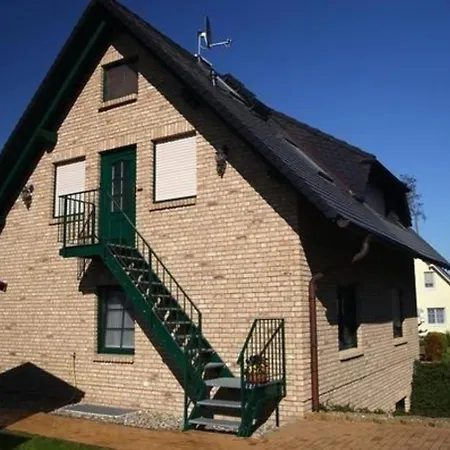 Souterrain-wohnung Mit Eigener Terrasse Lägenhet *